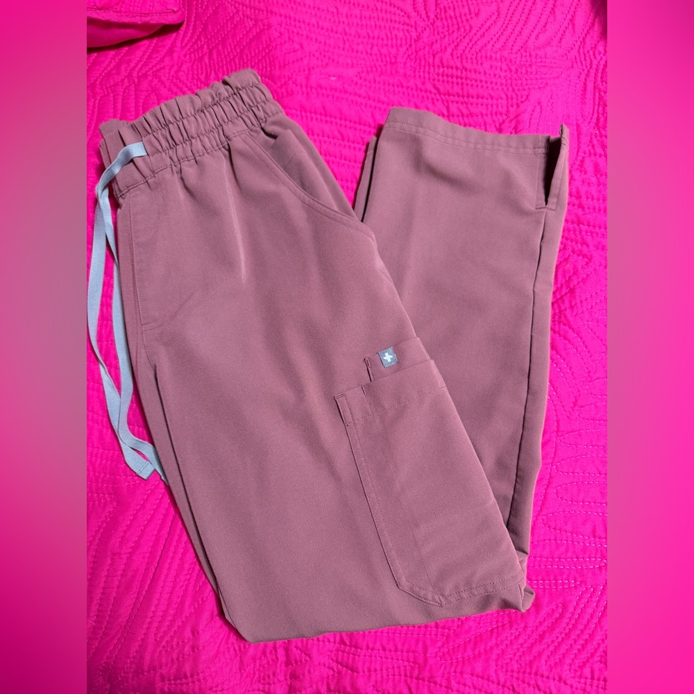 FIGS- MAUVE PINK DOWA SCRUB PANTS